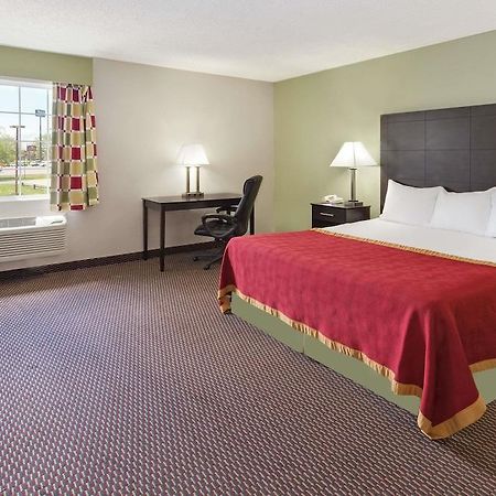 Hotel Baymont By Wyndham Beloit Exterior foto