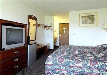 Hotel Baymont By Wyndham Beloit Exterior foto
