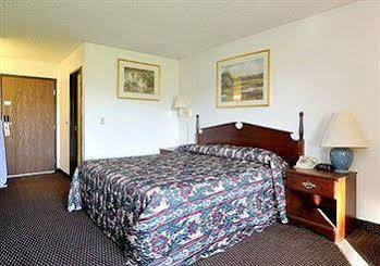 Hotel Baymont By Wyndham Beloit Exterior foto